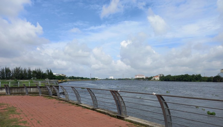Bán Vila Q.Lộ 13 P.Hiệp Bình Phước Tp.TĐ, view sông, Đường Khủng Long , giá giảm còn 13.5 tỷ